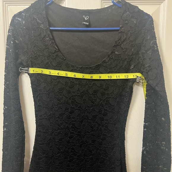 Windsor Lace Dress - Picture 6 of 11